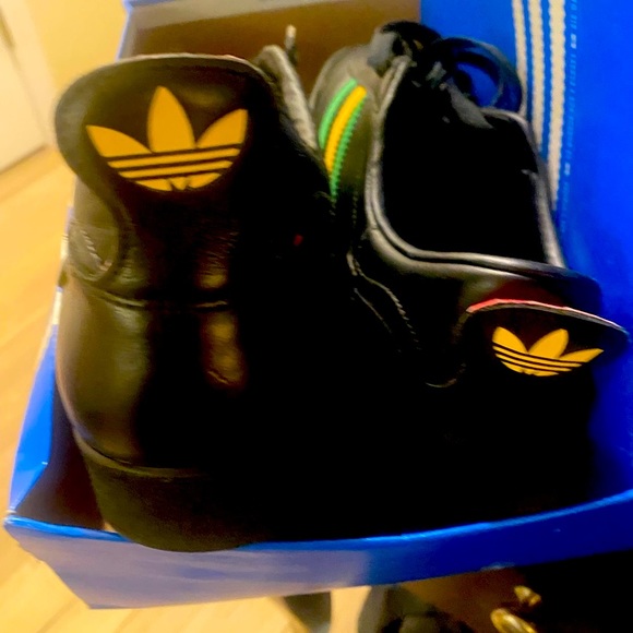 Gently Worn-NEVER “walked”on-worn twice by quadriplegic who loved his adidas! - Picture 2 of 4
